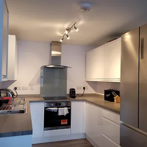 Rentunique St Georges 2x 2 Bed Amazing Moments From Centre Horley