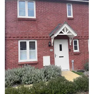 Modern Comfortable House On Quiet Development Horley